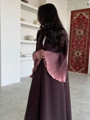 عباية طويلة أنيقة بأكمام جرس من جاكار أخضر