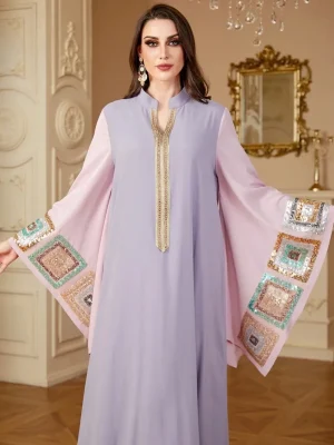 عباية رمضانية مطرزة بياقة واقفة وأكمام واسعة
